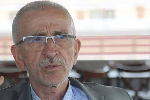 İngilizce hutbe serbest, Kürtçe ise 'teröristlik'