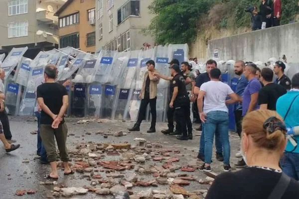 AKP evlerini başlarına yıkıyor
