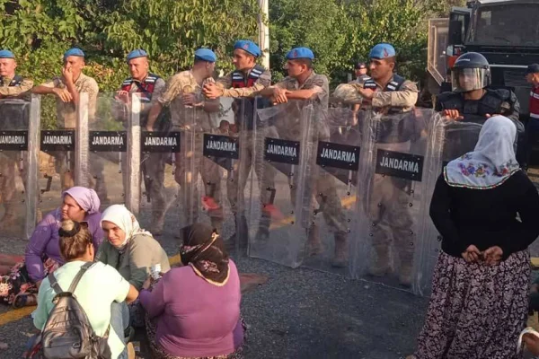 Mezeköylüler de askerle tanıştı