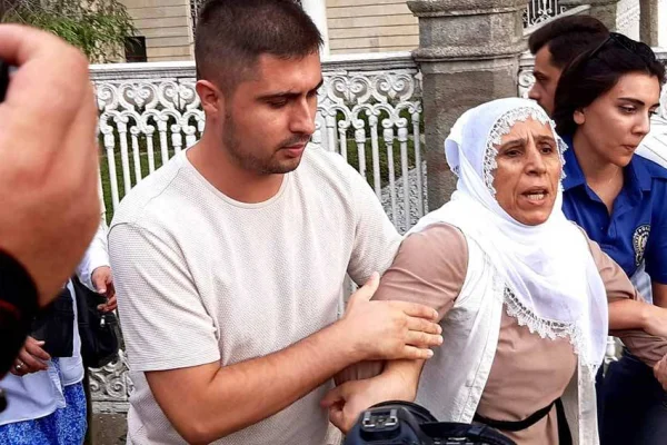 Annelere saldırı ve gözaltı