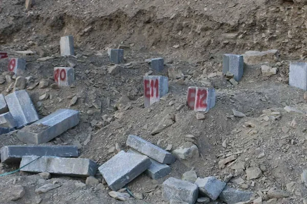 Üç mezara 6 cenaze