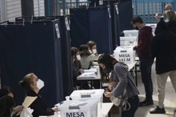 Şililer yeni anayasayı reddetti