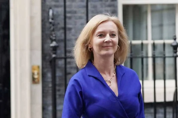 Johnson gitti Truss geldi