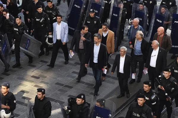 Bu iktidarı demokratikleşme projesi götürür