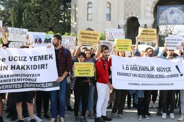 Öğrencilerden yemek zammı protestosu