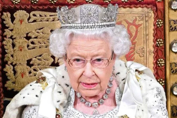 Kraliçe Elizabeth anılıyor