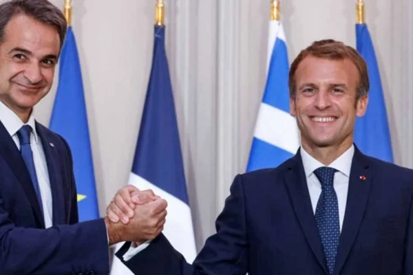 Macron’dan Yunanistan’a destek