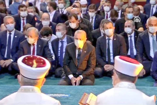 Erdoğan kılıcın üzerine oturmaya çalışıyor