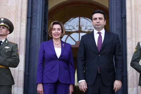 Pelosi Azerbaycan’ı kınadı