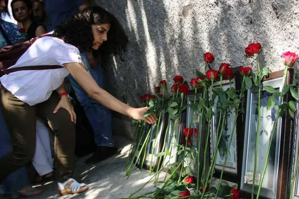 Apê Musa vurulduğu sokakta anıldı