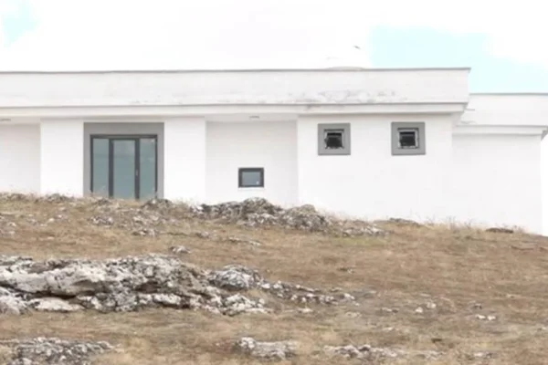Girê Fila’da beton bina!