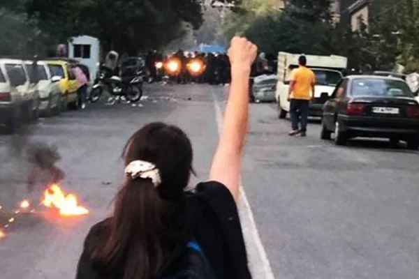 İran halkları yalnız bırakılmamalıdır 