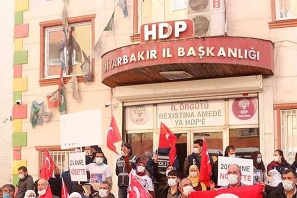 Düşkünlerin para kavgası
