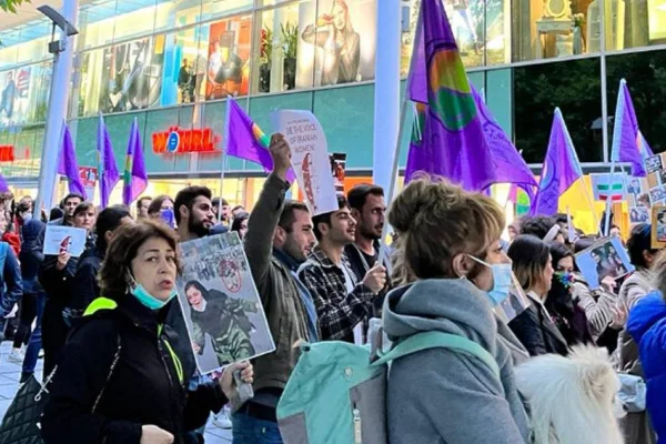 İran rejimi Avrupa’da protesto ediliyor