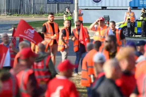İngiltere’de işçiler isyanda