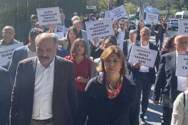 Vekiller Adalet Bakanlığına yürüdü