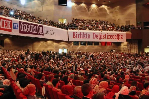 Savaş varsa demokrasi yok