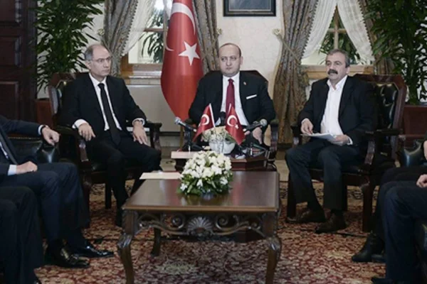 Tekçi zihniyet ayak oyunlarını da iyi biliyor!