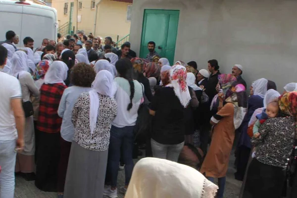 Çabuk, 'Şehîd namirin' sloganıyla defnedildi