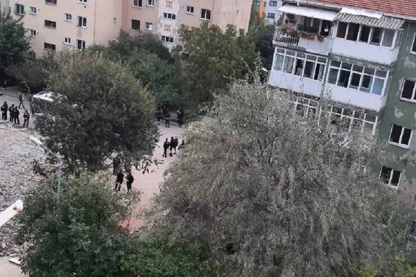 Tozkoparan'da gözaltı ve yıkım