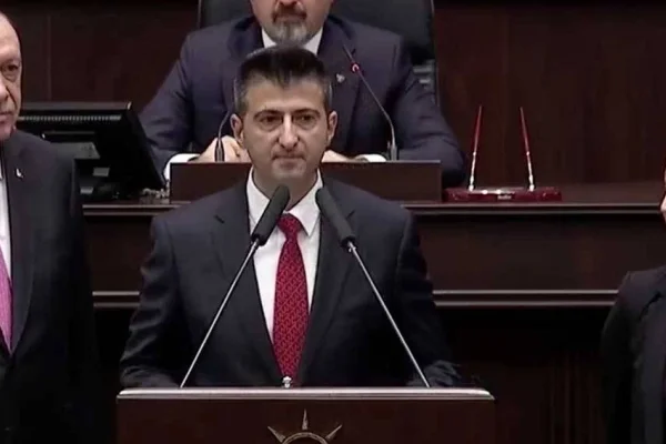 Ayaküstü ırkçılık saçtı
