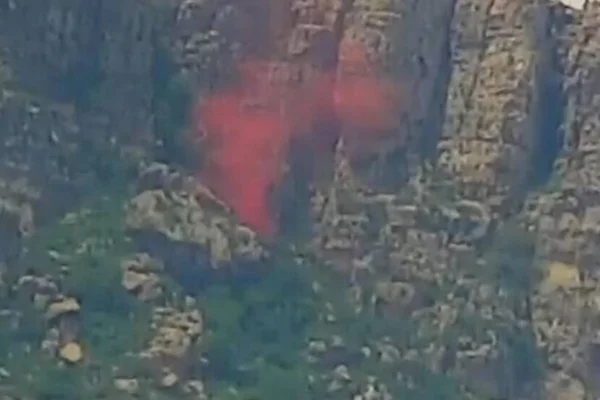 Tünellere dronlarla kimyasal gaz atıyor