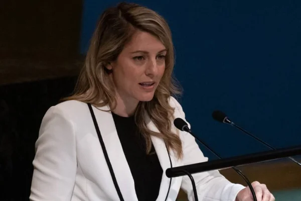 Mélanie Joly: İran’na net mesaj verilecek