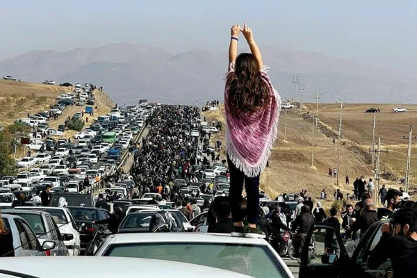 Mahabad’da halk kurşunlara göğüs gerdi