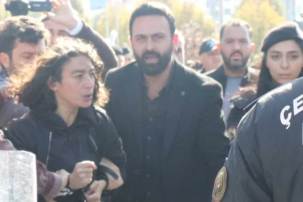 Tutsak yakınlarına saldırı