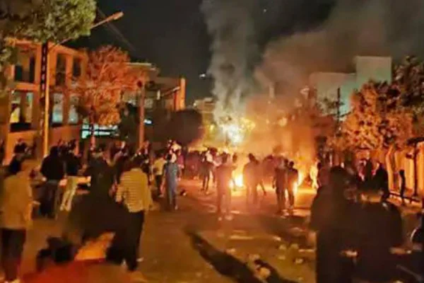 Barikatlardan zılgıt sesleri yükseliyor 