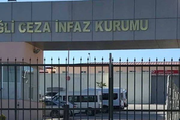 Tecride karşı bedenini ateşe verdi