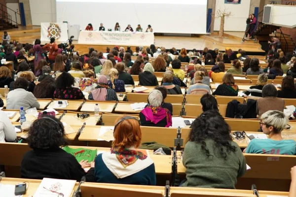 Berlin Konferansı'ndan uçan İmralı damına konan kuş 