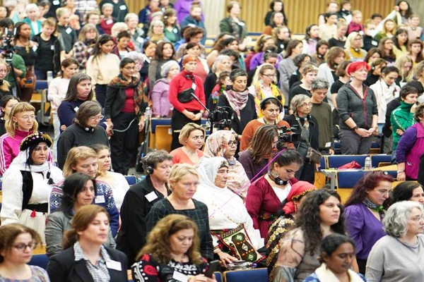 41 ülkeden kadınlar geleceği dokuyor