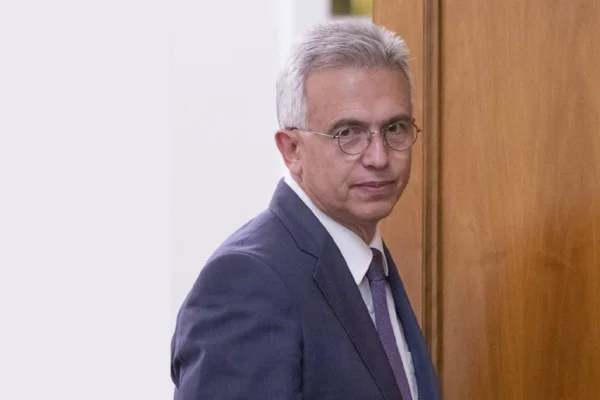 Feldmann görevden alındı