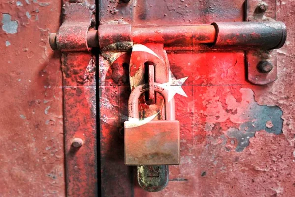Türkiye çöküşte, halklar arayışta!