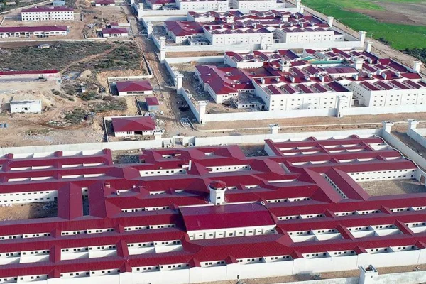 Rejime cezaevi yetişmiyor