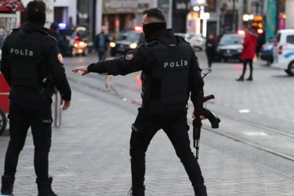 Hakikatler bağırsa da!