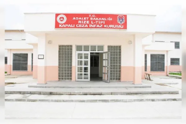Tutsakların eşyalarına el konuldu