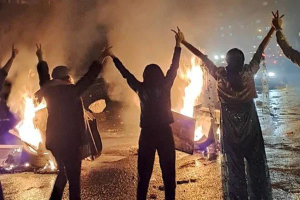 Diktatörün gölgesinden, özgürlüğün ışığına