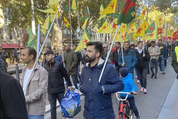 Kürt halkı meydanlara çıktı