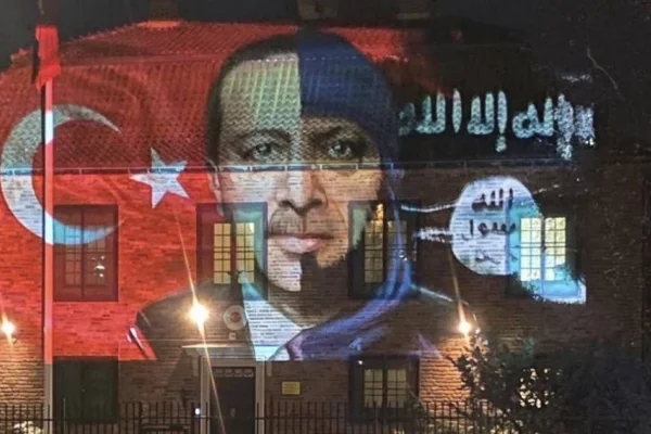 Elçiye görsel kınaması