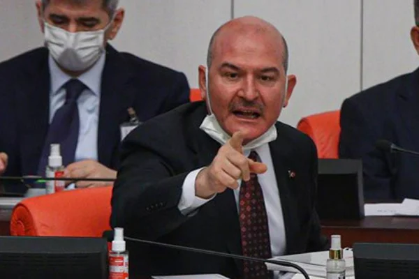 Siyaset çözümsüzlükten besleniyor