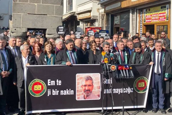 Devletin katlettiği Elçi anıldı