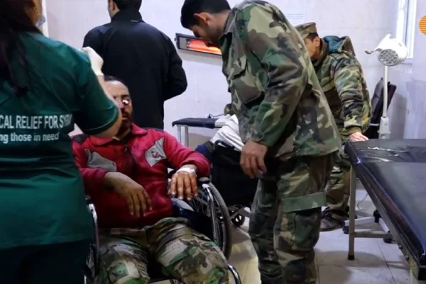Kobanê’ye saldırı: 2 rejim askeri yaralandı