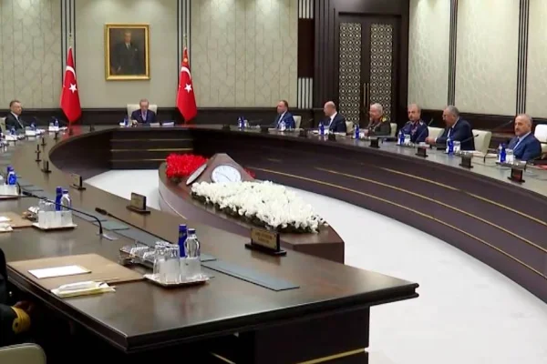 Savaş kabinesi uyarılarla toplandı