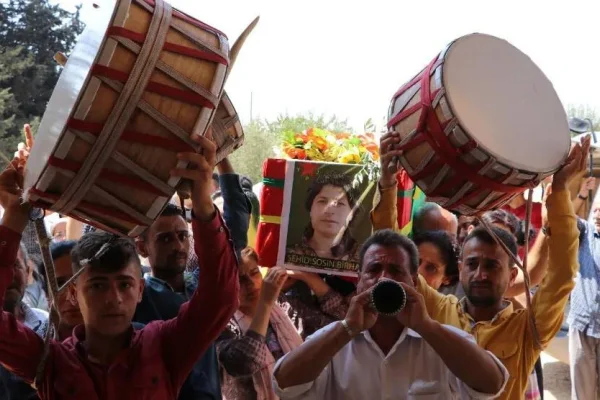 Zılgıtlar, halaylar ve defin