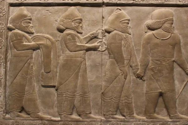 Irak, tarihi eserleri geri aldı
