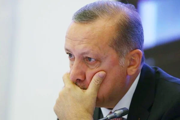 Kendi halkını da soyan hırsızlar galiba gidici