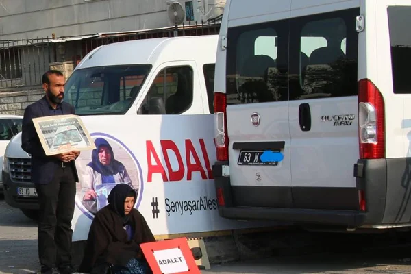 Şenyaşar'ın pankartına devlet araçlarıyla perde