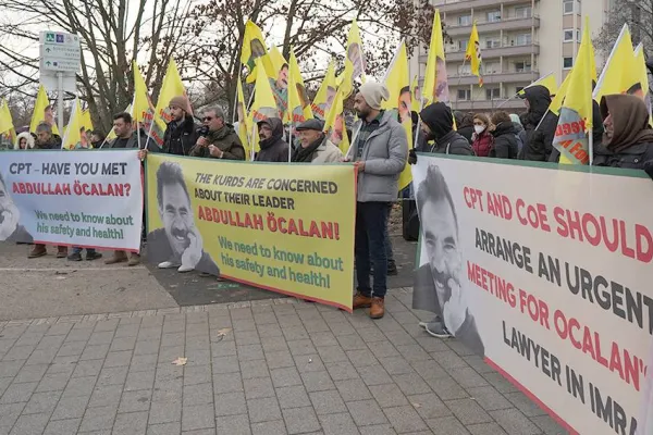 Siyasi münazaralar devrede